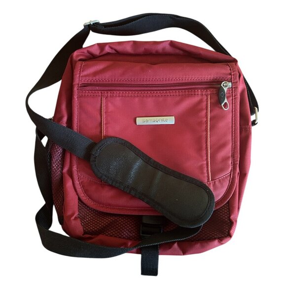 Samsonite Red Cross Body Travel Bag Satchel Pack Pockets Zips Mesh Medium Size - Picture 1 of 13
